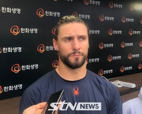 오는 17일 오후 6시 30분 대전 한화생명볼파크에서 2025 신한 SOL뱅크 한국야구위원회(KBO) 포스트시즌(PS) 플레이오프(PO·5전3선승제) 시리즈를 앞두고 인터뷰를 갖는 한화 이글스 투수 라이언 와이스. /사진(대전)=이형주 기자
