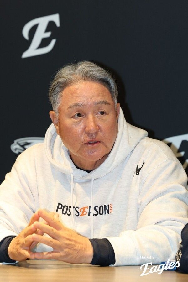 18일 오후 2시 대전 한화생명볼파크에서 2025 신한 SOL뱅크 한국야구위원회(KBO) 포스트시즌(PS) 플레이오프(PO·5전3선승제) 1차전 경기를 앞둔 한화 이글스 김경문 감독. /사진=한화 이글스