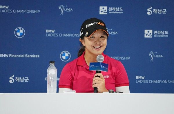 18일 전남 해남군 파인비치 골프링크스(파72)에서 열린 미국여자프로골프(LPGA) 투어 BMW 레이디스 챔피언십(총상금 230만 달러) 3라운드에 나선 김세영인 라운드를 마치고 공식 기자회견에 나선 모습이다. /사진=BMW 레이디스 챔피언십 대회 조직위원회