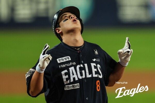 21일 오후 6시 30분 경상북도 대구 수성구의 대구삼성라이온즈파크에서 열린 2025 신한 SOL뱅크 한국야구위원회(KBO) 포스트시즌(PS) 플레이오프(PO·5전3선승제) 3차전에서 홈런을 친 뒤 기뻐하는 한화 이글스 3루수 노시환. /사진=한화 이글스