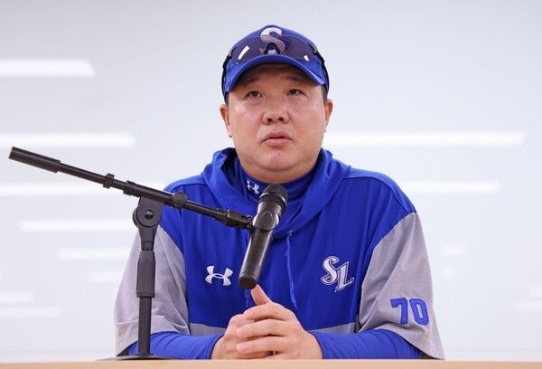 21일 오후 6시 30분 경상북도 대구 수성구의 대구삼성라이온즈파크에서 열리는 2025 신한 SOL뱅크 한국야구위원회(KBO) 포스트시즌(PS) 플레이오프(PO·5전3선승제) 3차전을 앞두고 있는 삼성 라이온즈 박진만 감독. /사진=삼성 라이온즈