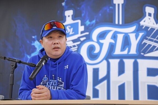 22일 오후 6시 30분 경상북도 대구 수성구의 대구삼성라이온즈파크에서 2025 신한 SOL뱅크 한국야구위원회(KBO) 포스트시즌(PS) 플레이오프(PO·5전3선승제) 4차전을.앞두고 있는 삼성 라이온즈 박진만 감독. /사진=삼성 라이온즈