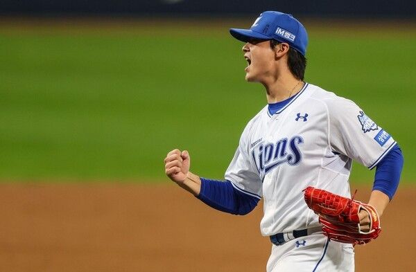 22일 오후 6시 30분 경상북도 대구 수성구의 대구삼성라이온즈파크에서 2025 신한 SOL뱅크 한국야구위원회(KBO) 포스트시즌(PS) 플레이오프(PO·5전3선승제) 4차전에서 투구 후 포효하는 이호성. /사진=삼성 라이온즈