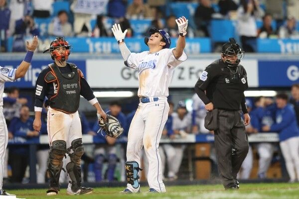 22일 오후 6시 30분 경상북도 대구 수성구의 대구삼성라이온즈파크에서 열린 2025 신한 SOL뱅크 한국야구위원회(KBO) 포스트시즌(PS) 플레이오프(PO·5전3선승제) 4차전에서 연타석 스리런 홈런을 친 김영웅. /사진=삼성 라이온즈