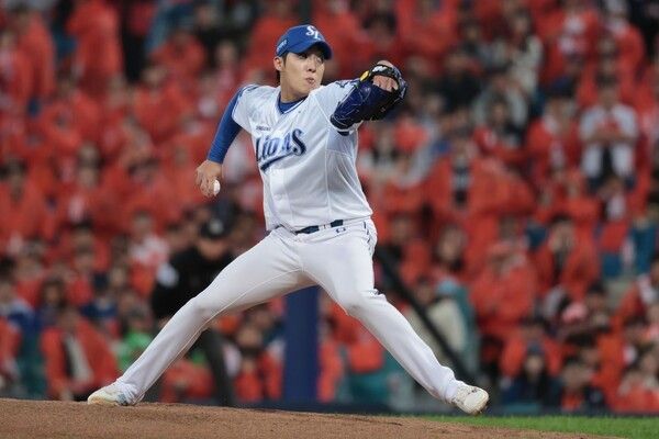 22일 오후 6시 30분 대구삼성라이온즈파크에서 열린 2025 신한 SOL뱅크 한국야구위원회(KBO) 포스트시즌(PS) 플레이오프(PO·5전3선승제) 4차전에서 선발 투수로 등판한 원태인. /사진=삼성 라이온즈