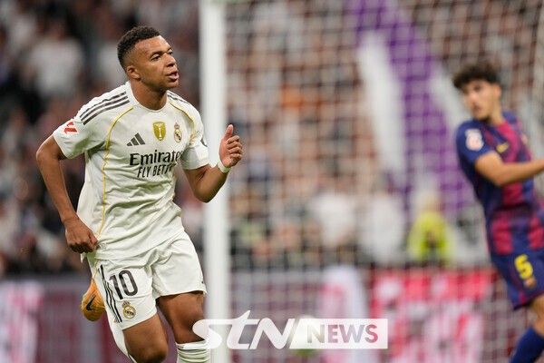 득점 후 환호하는 레알 마드리드 공격수 킬리앙 음바페. /사진=뉴시스(AP)