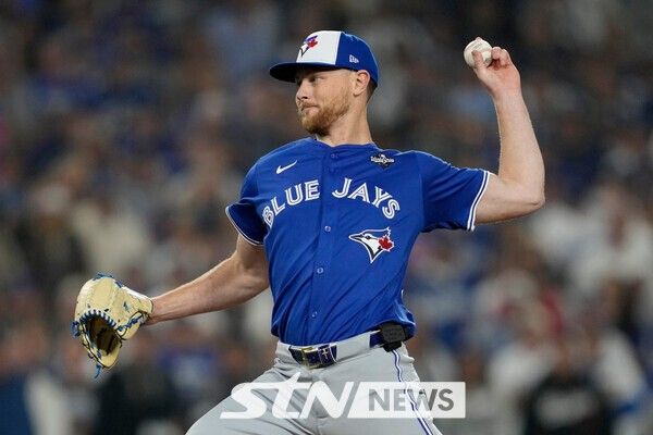 토론토 블루제이스 투수 에릭 라우어가 4.2이닝 무실점 투구로 팀의 반전을 유도했지만 타선이 아쉬운 모습으로 결국 아무 기록을 얻지 못했다. /사진=뉴시스(AP)
