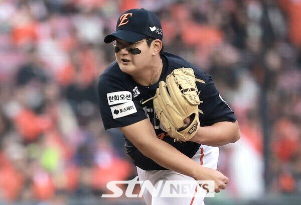 26일 서울 송파구 잠실야구장에서 열린 2025 KBO 한국시리즈 1차전 한화 이글스와 LG 트윈스의 경기, 8회말 한화 투수 김서현이 마운드에 올라 있다. /사진=뉴시스