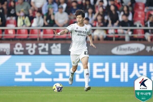 4일(한국시간) 칠레 발파라이소의 에스타디오 엘리아스 피게로아 브란데르에서 열린 2025 국제축구연맹(FIFA) 20세 이하(U-20) 월드컵 조별리그 B조 3차전 파나마전에서 결승골을 넣은 수비수 신민하가 기뻐하고 있다. /사진=KFA