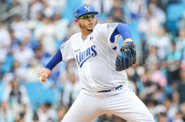 6일 대구 삼성라이온즈파크에서 NC 다이노스와의 2025 신한 쏠뱅크 KBO 포스트시즌 와일드카드 결정전 1차전 선발 투수로 나선 아리엘 후라도가 공을 던지고 있다. /사진=삼성 라이온즈