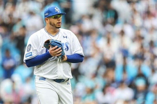 6일 대구 삼성라이온즈파크에서 NC 다이노스와의 2025 신한 쏠뱅크 KBO 포스트시즌 와일드카드 결정전 1차전 선발 투수로 나선 아리엘 후라도가 공을 던지고 있다. /사진=삼성 라이온즈