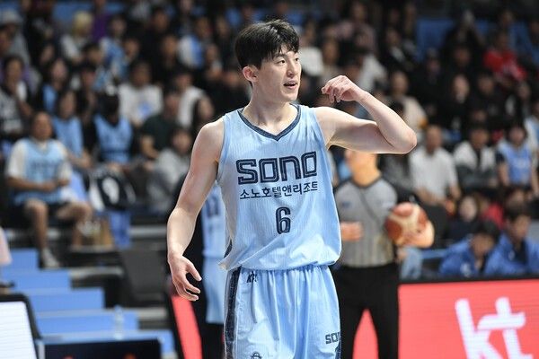 득점 후 기뻐하는 고양 소노의 이정현. /사진=KBL