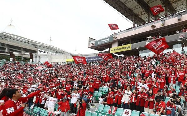 9일 인천 SSG랜더스필드에서 열린 SSG 랜더스와 삼성 라이온즈의 ‘2025 신한 쏠뱅크 KBO리그 준플레이오프(5전 3선승제) 1차전 경기장 관중석 모습. /사진=SSG 랜더스