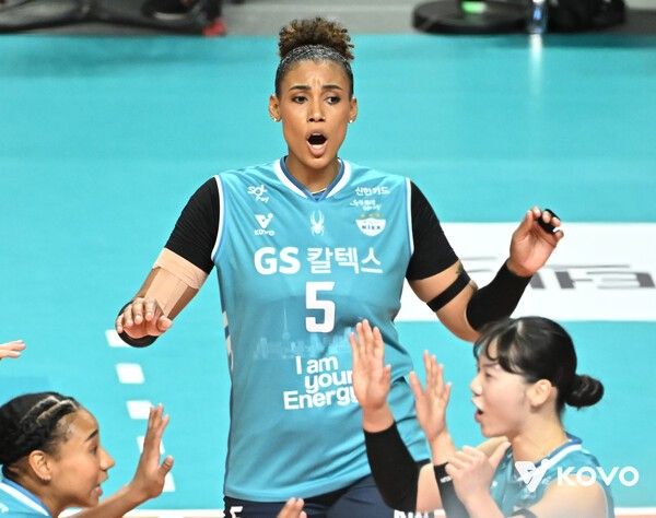 1일 서울장충체육관에서 치러진 한국도로공사와의 진에어 2025-2026 V-리그 1라운드 경기에서 GS칼텍스 실바가 득점 후 기뻐하고 있다. /사진=한국배구연맹