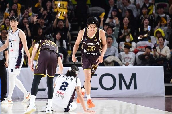 득점 후 기뻐하는 창원 LG의 칼 타마요. /사진=KBL