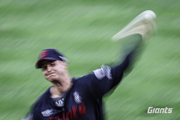 전 롯데 자이언츠 투수 터커 데이비슨이 지난 7월 19일 사직 LG경기에서 역투를 펼치고 있다. /사진= 롯데 자이언츠