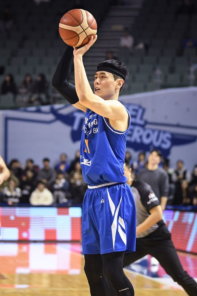 서울 삼성 이관희가 12일 서울 송파구에 위치한 잠실실내체육관에서 열린 2025~2026 LG전자 남자프로농구(KBL) 정규리그 LG와의 경기에서 슛을 쏘고 있다. /사진=KBL