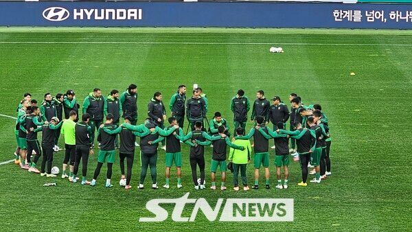 볼리비아 대표팀이 오는 13일 오후 8시 대전월드컵경기장에서 한국과 하나은행 초청 친선경기를 하루 앞두고 훈련을 진행 중이다. /사진=STN뉴스