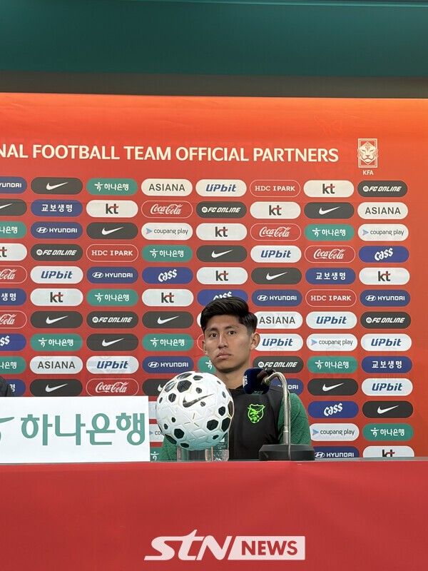 볼리비아 대표팀의 미구엘 테르세로스가 오는 13일 오후 8시 대전월드컵경기장에서 한국과 하나은행 초청 친선경기를 하루 앞두고 열린 기자회견에서 인터뷰 중이다. /사진=STN뉴스