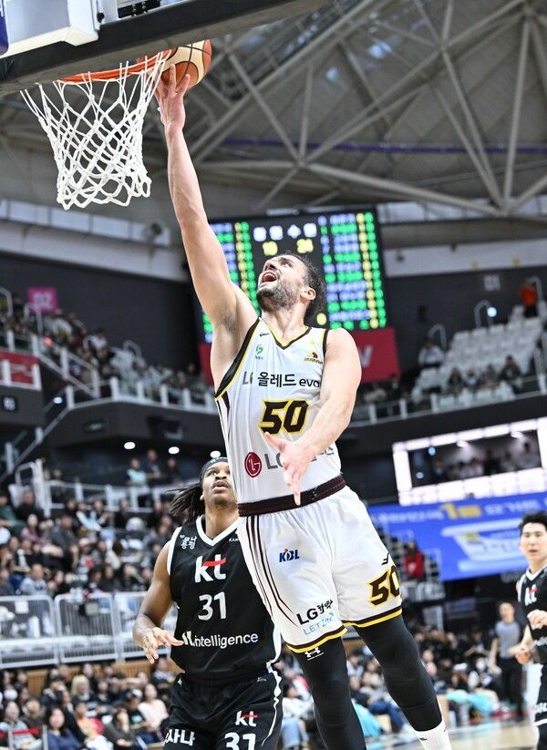 득점을 올리는 창원 LG 아셈 머레이. /사진=KBL