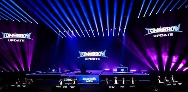 컴투스의 글로벌 e스포츠 대회 ‘서머너즈 워 월드 아레나 챔피언십 2025’ 월드 파이널에서 PU가 최종 우승의 영예를 안았다.(▲ ‘서머너즈 워’ 대규모 업데이트 TOMORROW 예고). /사진=컴투스