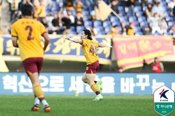 2일 광주월드컵경기장에서 치러진 제주SK와의 하나은행 K리그1 2025 35라운드 경기에서 광주FC 신창무가 득점 후 세리머니를 선보이고 있다. /사진=한국프로축구연맹