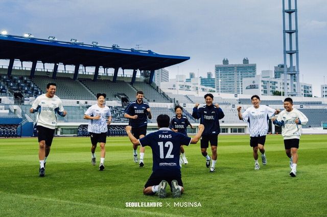 패션 플랫폼 '무신사'와 협업을 진행한 서울이랜드. /사진=한국프로축구연맹