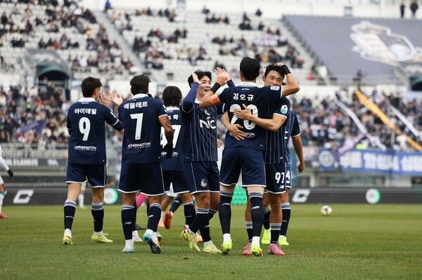 서울이랜드 선수단. /사진=서울이랜드