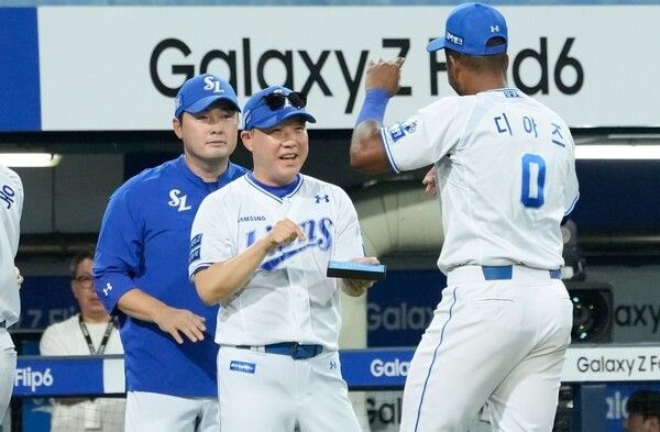 박진만 삼성 라이온즈 감독은 지난 4월 퇴출 위기였던 외국인 타자 르윈 디아즈와 면담을 통해 50홈런-158타점 외국인 타자 최고기록을 세우는데 반전을 이뤘다. /사진=삼성 라이온즈