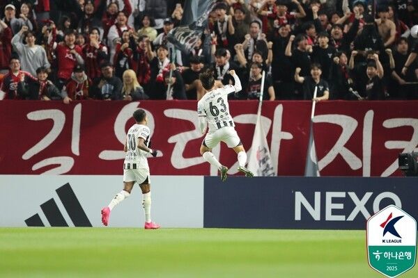 FC서울 박수일이 30일 전주월드컵경기장에서 치러진 전북현대와의 하나은행 K리그1 2025 38라운드 경기에서 득점 후 기뻐하고 있다. /사진=한국프로축구연맹