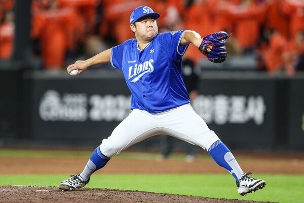 10월 24일 삼성 라이온즈와 한화 이글스의 플레이오프 5차전 구원 등판해 투구중인 이승현. /사진=삼성 라이온즈