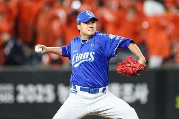 10월 24일 삼성 라이온즈와 한화 이글스의 플레이오프 5차전 구원 등판해 투구중인 김태훈. /사진=삼성 라이온즈