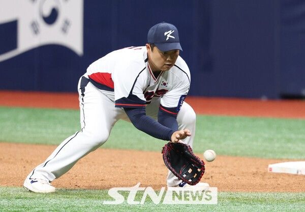 체코전에서 장타를 터트린 야수 한동희. /사진=뉴시스