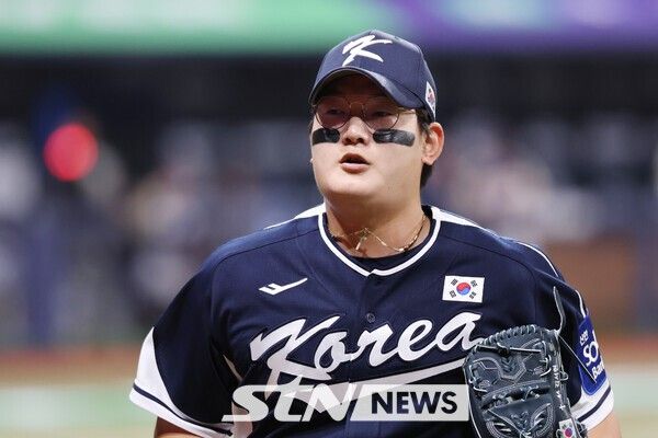 9일 오후 서울 구로구 고척스카이돔에서 열린 2025 K-베이스볼 시리즈 대한민국과 체코의 평가전 2차전 경기, 한국 투수 김서현이 체코 5회말 공격 때 등판했다 1실점한 뒤 마운드를 내려오고 있다. /사진=뉴시스