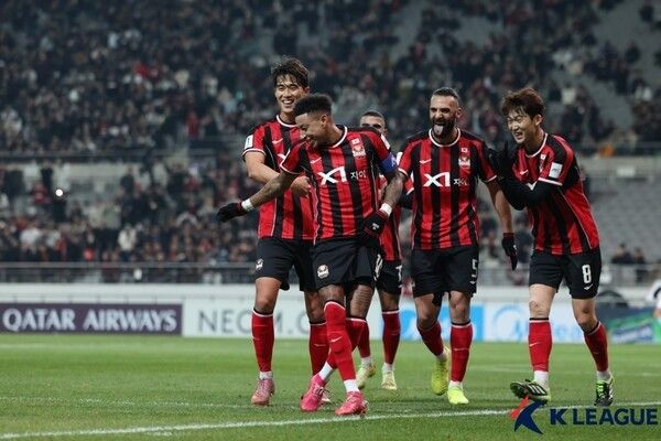 FC서울 린가드가 10일&nbsp;서울월드컵경기장에서 치러진 멜버른 시티와의 2025~26시즌 아시아축구연맹(AFC) 챔피언스리그 엘리트(ACLE) 리그 페이즈 6차전에서 득점 후 세리머니 중이다.&nbsp;/사진=한국프로축구연맹