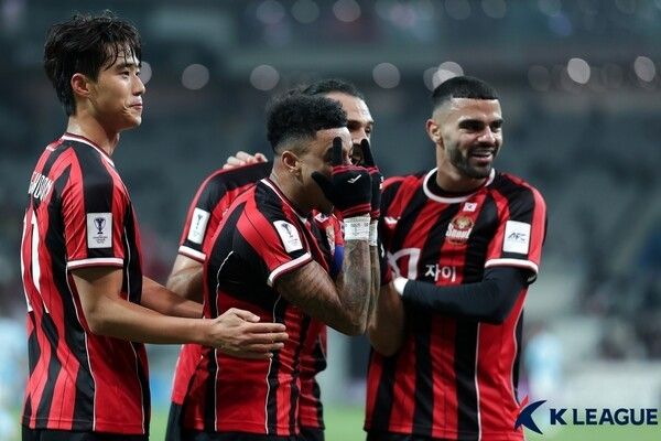 FC서울 린가드가 10일&nbsp;서울월드컵경기장에서 치러진 멜버른 시티와의 2025~26시즌 아시아축구연맹(AFC) 챔피언스리그 엘리트(ACLE) 리그 페이즈 6차전에서 득점 후 세리머니 중이다.&nbsp;/사진=한국프로축구연맹