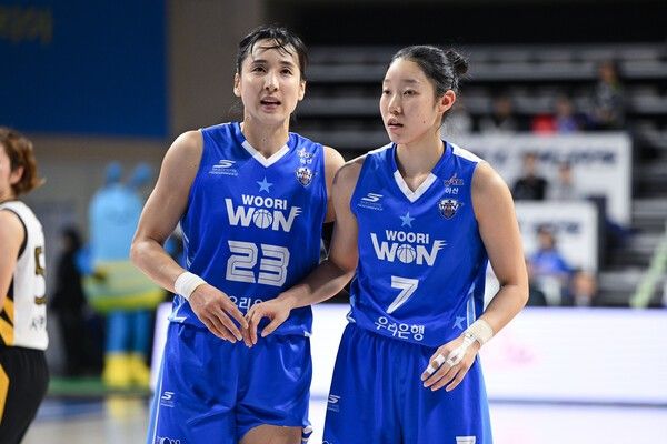 팀 승리를 이끈 우리은행 김단비(좌측)와 이민지(우측). /사진=WKBL
