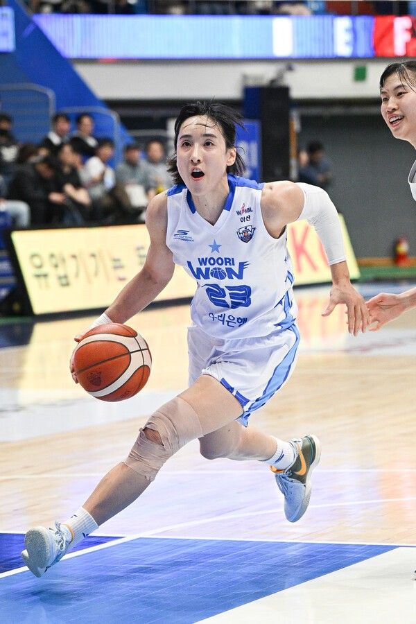 돌파하는 우리은행 포워드 김단비. /사진=WKBL
