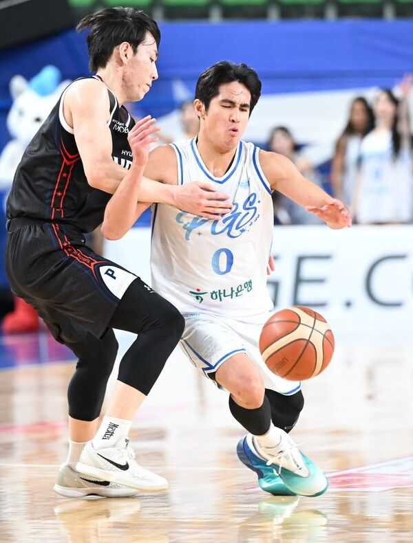 15일 대구체육관에서 열린 2025~2026 LG전자 남자프로농구(KBL) 정규리그 현대모비스 와의 3라운드 경기에서 드리블 중인 샘조세프 벨란겔. /사진=KBL