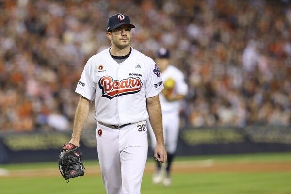 두산 베어스와 재계약을 체결한 잭 로그. /사진=두산 베어스