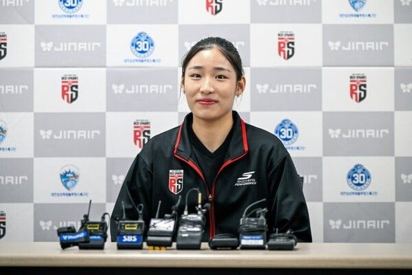 정관장 인쿠시가 19일 대전충무체육관에서 GS칼텍스와의 진에어 2025-2026 V-리그 3라운드 경기를 앞두고 인터뷰에 임하는 중이다. /사진=정관장