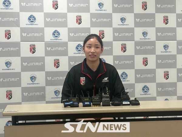정관장 인쿠시가 19일 대전충무체육관에서 GS칼텍스와의 진에어 2025-2026 V-리그 3라운드 경기를 앞두고 인터뷰에 임하는 중이다. /사진=STN뉴스
