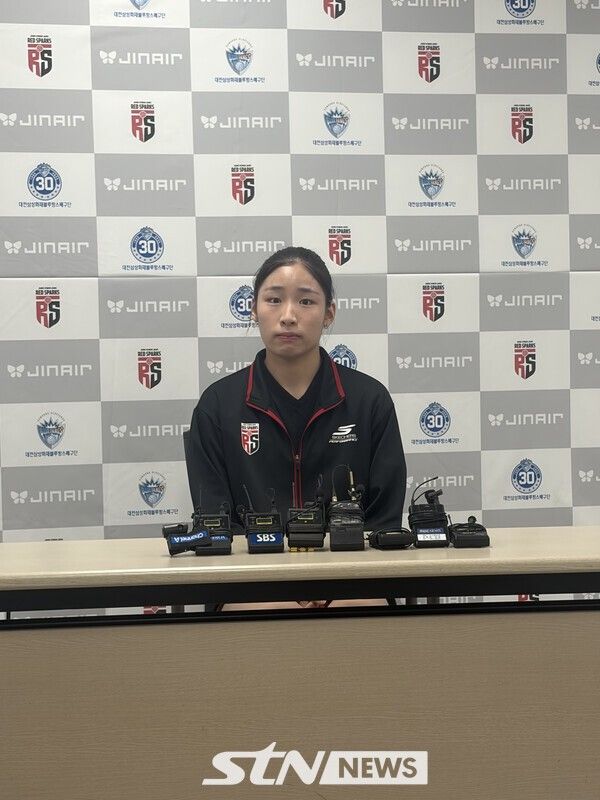 정관장 인쿠시가 19일 대전충무체육관에서 GS칼텍스와의 진에어 2025-2026 V-리그 3라운드 경기를 앞두고 인터뷰에 임하는 중이다. /사진=STN뉴스