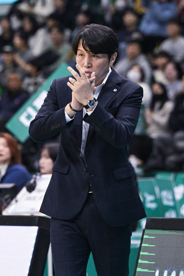 우리은행 위성우 감독. /사진=WKBL