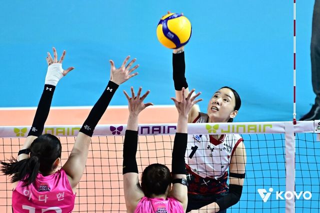 현대건설 김다인이 31일 오후 7시 인천 삼산월드체육관에서 열린&nbsp;2025-2026 V-리그 4라운드 흥국생명과의 경기에서 스파이크를 날리고 있다. /사진=KOVO