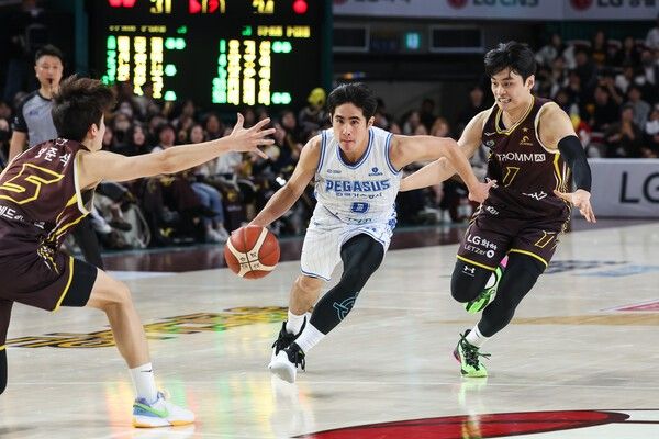 4일 창원체육관에서 열린 2025~2026 LG전자 남자프로농구(KBL) 정규리그 창원 LG 세이커스와의 2라운드 경기에서 돌파 중인 샘조세프 벨란겔. /사진=KBL