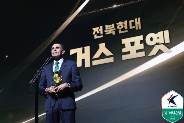 K리그1 감독상을 수상한 전북 현대 거스 포옛. /사진=한국프로축구연맹