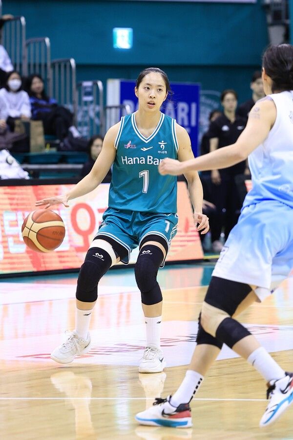 드리블하는 하나은행 박소희. /사진=WKBL