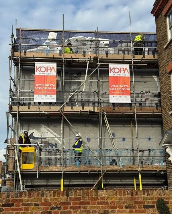 작별 인사를 하기 위해 토트넘 홋스퍼를 찾는 손흥민의 복귀에 맞춰 완성될 예정인 벽화. /사진=COY NEWS