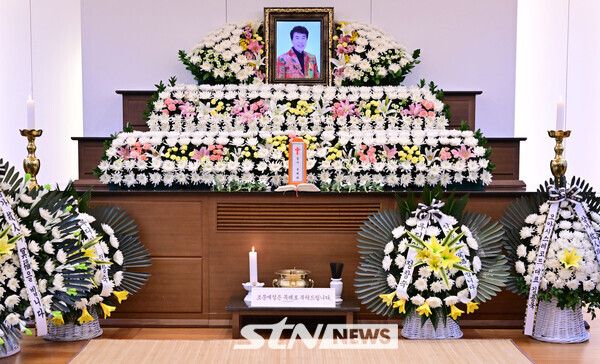 7일 서울 종로구 서울대학교병원 장례식장에 고 송대관의 빈소가 마련되어 있다. 사진┃뉴시스/공동취재단